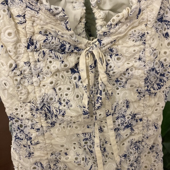 Summer dress. Only worn once. Back cut out. Pretty details! - Picture 6 of 6